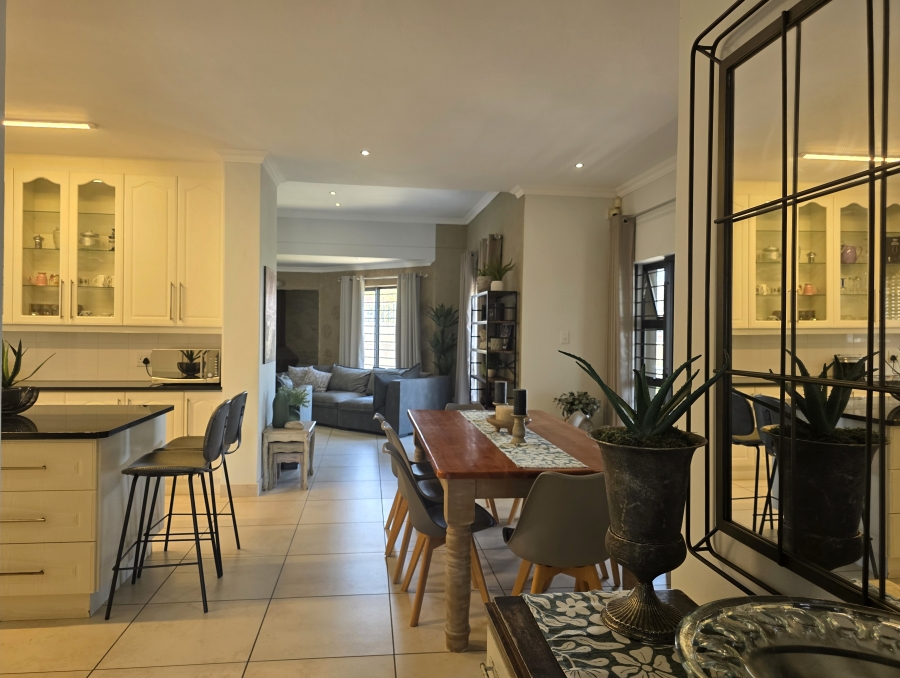 5 Bedroom Property for Sale in Wavecrest Eastern Cape